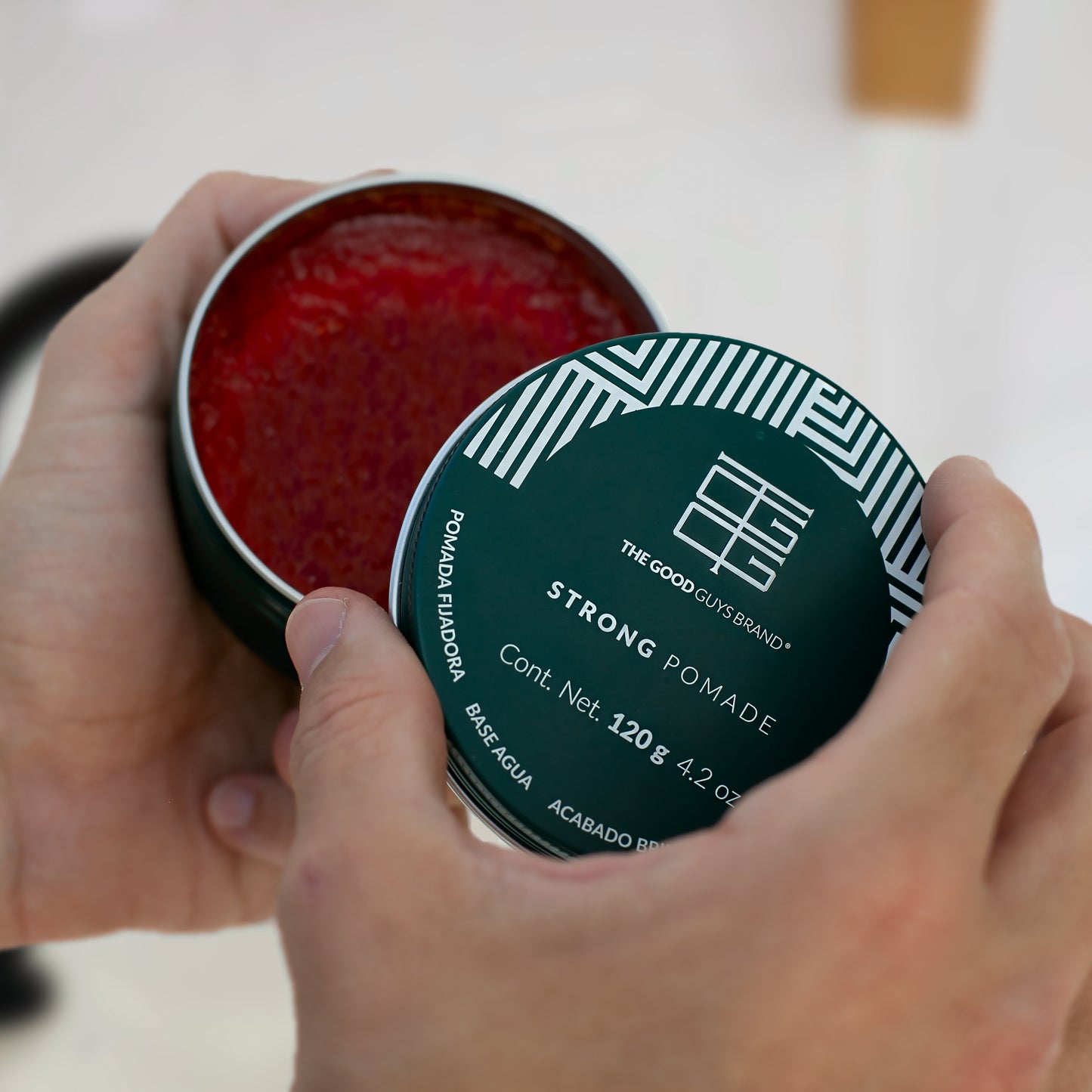 STRONG POMADE